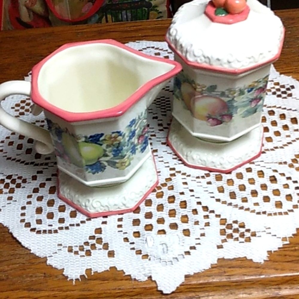 Avon Sweet Country Harvest sugar & creamer